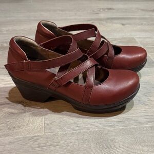 Sanita Women's Bordeaux Strappy Clogs